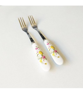 چنگال زیتون خوری دسته سرامیکی گل زرد چنگال زیتون خوری دسته سرامیکی گل زرد